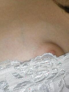18-летняя девушка показала свои сиськи - секс порно фото